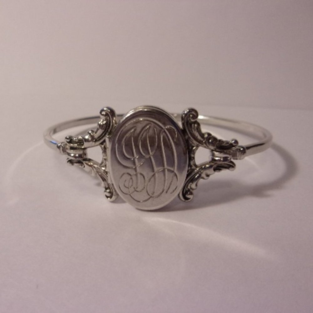 "Avon Silver Tone Locket Bracelet "